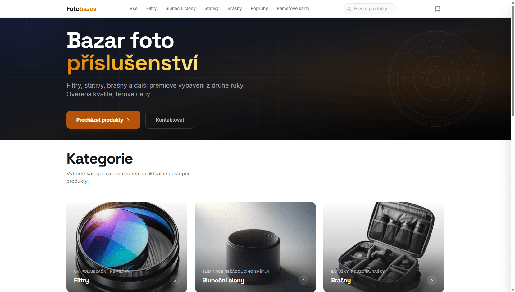 Katalog fotobazoš.cz — produktové karty s procedurálně generovanými SVG badge místo fotek